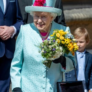 La reine Elisabeth II d'Angleterre à la sortie de la messe de Pâques à la chapelle Saint-Georges du château de Windsor, le 21 avril 2019.