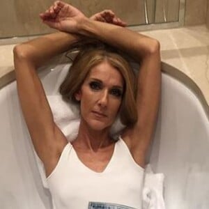Céline Dion prend la pose dans une baignoir d'hôtel à Paris. Instagram, avril 2019