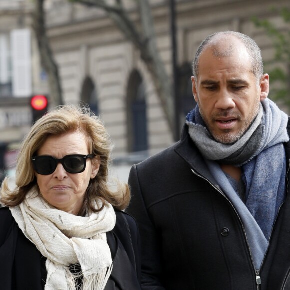 Exclusif - Valérie Trierweiler et son compagnon Romain Magellan - Arrivée des people à l'hommage à Julien Lauprêtre à l'Hôtel de ville de Paris le 2 mai 2019. © CVS/Bestimage   No web en Belgique / Suisse02/05/2019 - Paris