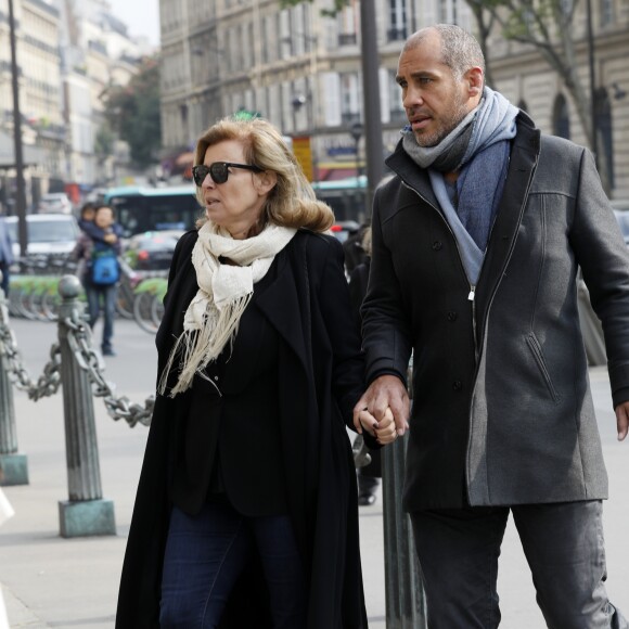 Exclusif - Valérie Trierweiler et son compagnon Romain Magellan - Arrivée des people à l'hommage à Julien Lauprêtre à l'Hôtel de ville de Paris le 2 mai 2019. © CVS/Bestimage   No web en Belgique / Suisse02/05/2019 - Paris