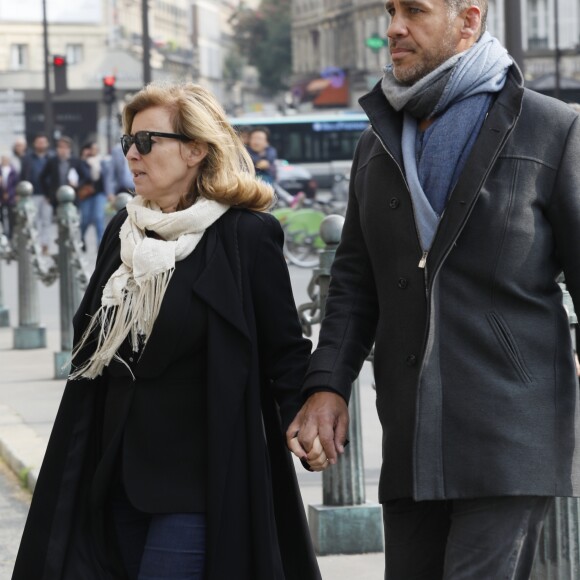 Exclusif - Valérie Trierweiler et son compagnon Romain Magellan - Arrivée des people à l'hommage à Julien Lauprêtre à l'Hôtel de ville de Paris le 2 mai 2019. © CVS/Bestimage   No web en Belgique / Suisse02/05/2019 - Paris