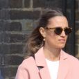 Pippa Middleton se promène avec son fils Arthur, ses chiens et une amie à Londres le 15 avril 2019.