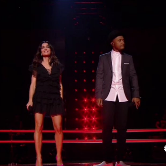 Jenifer sublime dans "The Voice 8" (TF1) en petite robe noire et escaprins rose fluo, samedi 4 mai 2019.