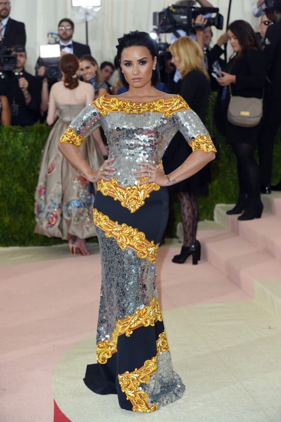 Demi Lovato - Soirée Costume Institute Benefit Gala 2016 (Met Ball) sur le thème de "Manus x Machina" au Metropolitan Museum of Art à New York, le 2 mai 2016.