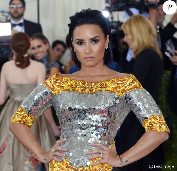 Demi Lovato - Soirée Costume Institute Benefit Gala 2016 (Met Ball) sur le thème de "Manus x Machina" au Metropolitan Museum of Art à New York, le 2 mai 2016.
