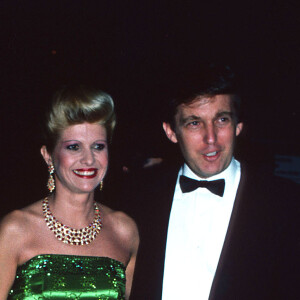 Donald Trump et sa femme Ivana Trump lors du Met Costume Gala à New York en Décembre 1987. © Sonia Moskowitz/Globe