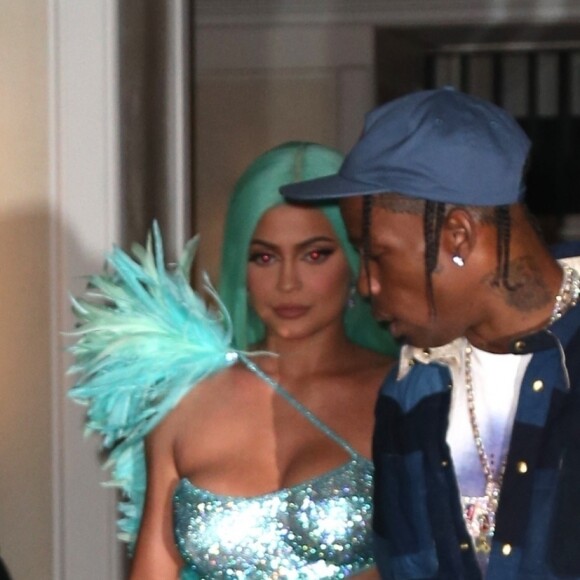 Kylie Jenner et son compagnon Travis Scott quittent l'hôtel The Mark à New York, le 6 mai 2019.