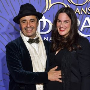 Ariel Wizman et sa compagne Osnath Assayag (enceinte) lors du photocall du gala du 350ème anniversaire de l'Opéra Garnier à Paris, France, le 8 mai 2019. © Pierre Perusseau/Bestimage