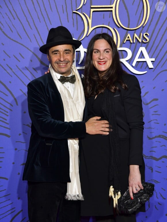 Ariel Wizman et sa compagne Osnath Assayag (enceinte) lors du photocall du gala du 350ème anniversaire de l'Opéra Garnier à Paris, France, le 8 mai 2019. © Pierre Perusseau/Bestimage