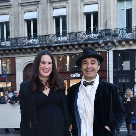 Ariel Wizman et sa compagne Osnath Assayag (enceinte) arrivent au gala du 350ème anniversaire de l'Opéra Garnier à Paris, France, le 8 mai 2019. © Giancarlo Gorassini/Bestimage
