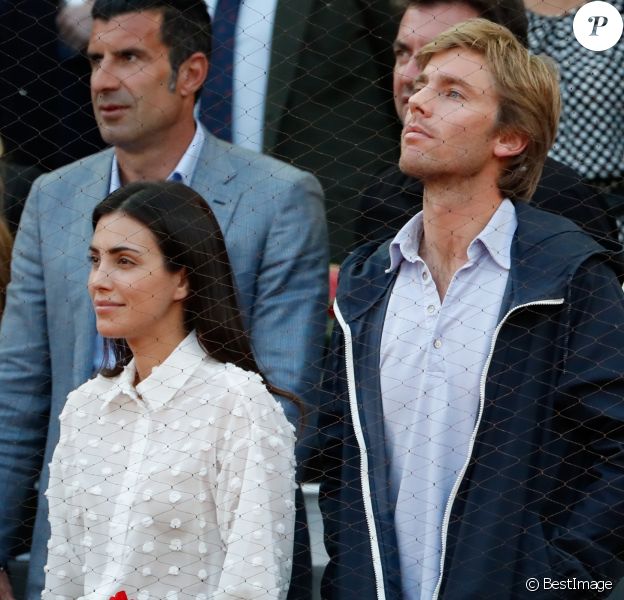 Alessandra de Osma et son mari le prince Christian de Hanovre (derrière eux, Luis Figo) dans les tribunes lors de la finale du Masters 1000 de tennis de Madrid le 12 mai 2019.