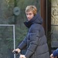 Le prince Christian de Hanovre en trottinette électrique dans les rues de Madrid le 7 février 2019.