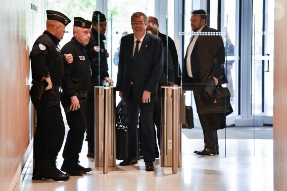 Patrick Balkany, maire de Levallois et sa femme I.Balkany sont jugés au tribunal correctionnel de Paris pour fraude fiscale et blanchiment de fraude fiscale aggravée. I.Balkany est toujours hospitalisée et absente pour le premier jour de procès, Patrick Balkany arrive accompagné de ses deux avocats Éric Dupond-Moretti et Antoine Vey. Paris, le 13 mai 2019.