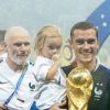 Antoine Griezmann et sa fille Mia - Finale de la Coupe du Monde de Football 2018 en Russie à Moscou, opposant la France à la Croatie (4-2). Le 15 juillet 2018 © Moreau-Perusseau / Bestimage
