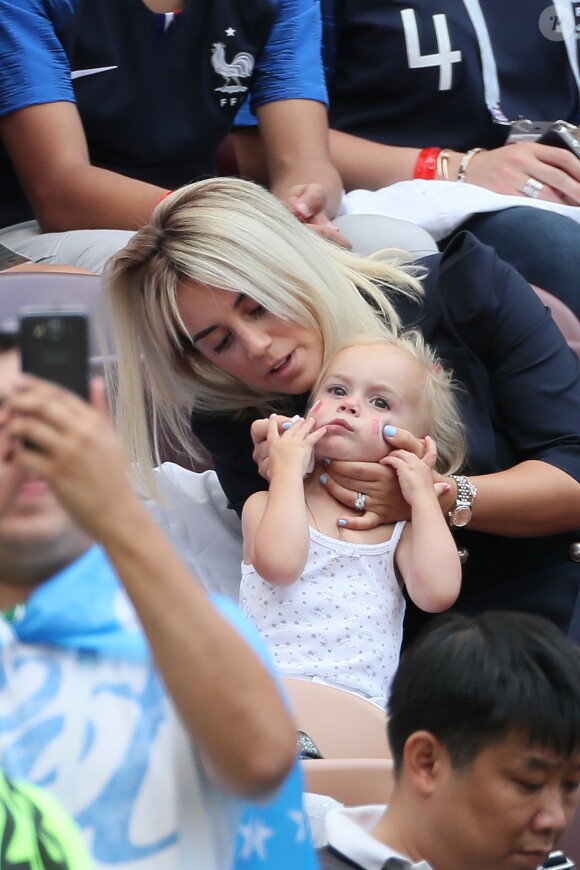 Erika Choperena (femme d'Antoine Griezmann) et sa fille Mia - Célébrités dans les tribunes lors du match de coupe du monde opposant la France au Danemark au stade Loujniki à Moscou, Russia, le 26 juin 2018.