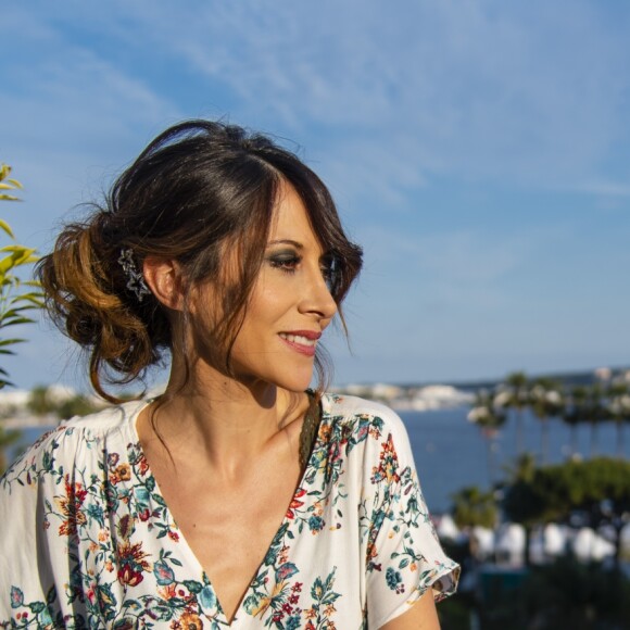 Exclusif - Fabienne Carat avant de monter les marches du 72ème Festival du Film de Cannes, sur la terrasse de Sandra & Co, préparation maquillage et coiffure par Lamia et Soraya à Cannes, le 16 mai 2019. © Pierre Perusseau / Bestimage