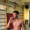 Assi Azar au sport, pose sur Instagram, en juillet 2018