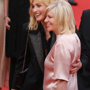 Julie Gayet, Chantal Ladesou - Montée des marches du film "Les plus belles années d'une vie" lors du 72ème Festival International du Film de Cannes. Le 18 mai 2019 © Jacovides-Moreau / Bestimage