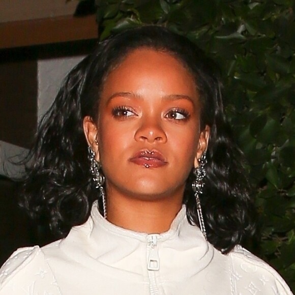 Exclusif - Rihanna arrive au restaurant italien Giorgio Baldi à Santa Monica pour un dîner avec son manager le 5 février 2019.