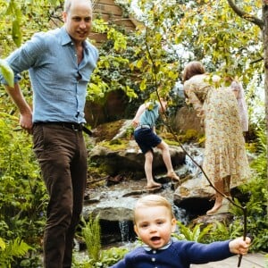 Le prince George, la princesse Charlotte et le prince Louis de Cambridge ont pu explorer le 20 mai 2019 le jardin Back to Nature créé par leur maman Kate Middleton, duchesse de Cambridge, au Chelsea Flower Show à Londres. ©Matt Porteous/PA Photos/Abacapress.com