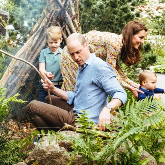 Le prince George, la princesse Charlotte et le prince Louis de Cambridge ont pu explorer le 20 mai 2019 le jardin Back to Nature créé par leur maman Kate Middleton, duchesse de Cambridge, au Chelsea Flower Show à Londres. ©Matt Porteous/PA Photos/Abacapress.com