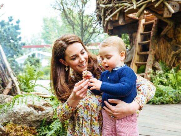 Le prince George, la princesse Charlotte et le prince Louis de Cambridge ont pu explorer le 20 mai 2019 le jardin Back to Nature créé par leur maman Kate Middleton, duchesse de Cambridge, au Chelsea Flower Show à Londres. ©Matt Porteous/PA Photos/Abacapress.com