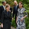 Kate Middleton, duchesse de Cambridge, a fait visiter son jardin baptisé "Back to Nature" à la princesse Beatrice d'York au "Chelsea Flower Show 2019" à Londres, le 20 mai 2019.