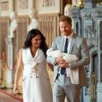 Meghan Markle, duchesse de Sussex, et le prince Harry lors de la présentation de leur fils Archie Harrison Mountbatten-Windsor dans le hall St George au château de Windsor le 8 mai 2019.