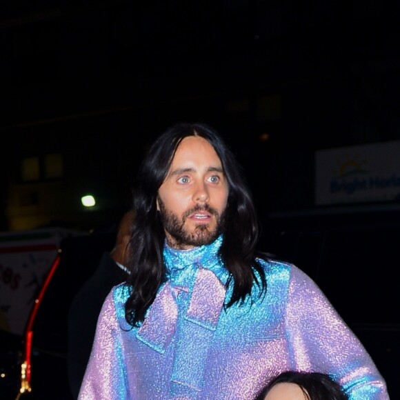 Jared Leto arrive à l'after party du Met Gala avec en guise d'accessoire une tête à son effigie, New York, le 6 mai 2019.