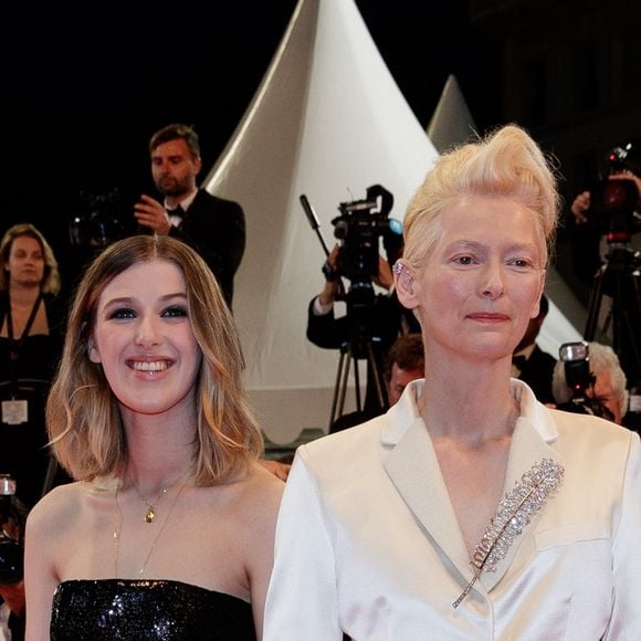 Tilda Swinton et sa fille Honor Swinton Byrne - Montée des marches du film "Once upon a time... in Hollywood" lors du 72ème Festival International du Film de Cannes. Le 21 mai 2019 © Jacovides-Moreau / Bestimage