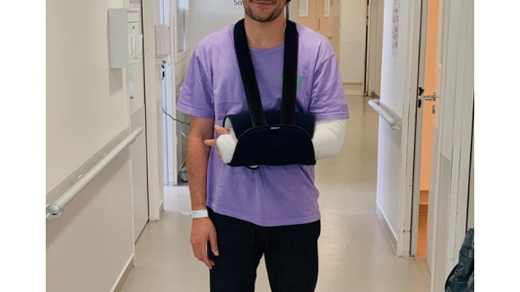 Amir hospitalisé et plâtré après une chute de scène : "La nuit fut longue"