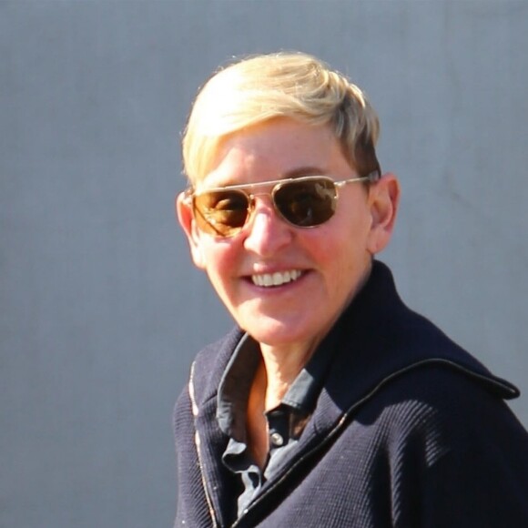 Exclusif - Ellen DeGeneres, très souriante, est allée faire du shopping chez Maxfield à West Hollywood, Los Angeles, le 8 février 2019.