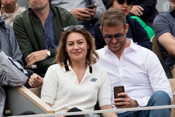 Shirley Bousquet et son compagnon Charles Watinet dans les tribunes de Roland-Garros à Paris, le 29 mai 2019. © Jacovides-Moreau/Bestimage