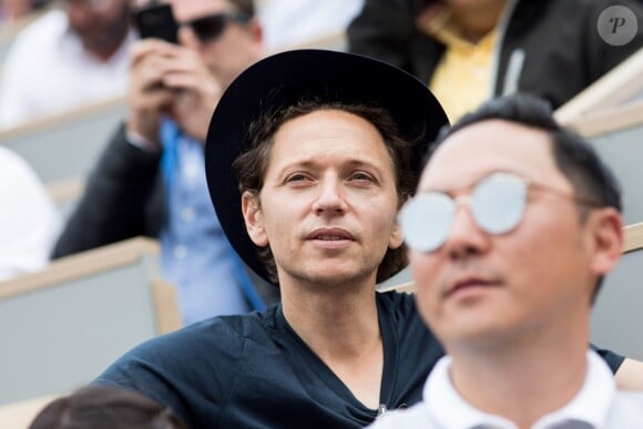 Le chanteur Raphaël (Raphaël Haroche) dans les tribunes de Roland-Garros à Paris, le 29 mai 2019. © Jacovides-Moreau/Bestimage