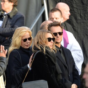 Sylvie Vartan, Laura Smet, David Hallyday - Sorties de l'église de la Madeleine après les obsèques de Johnny Hallyday à Paris le 9 décembre 2017. © Veeren / Bestimage