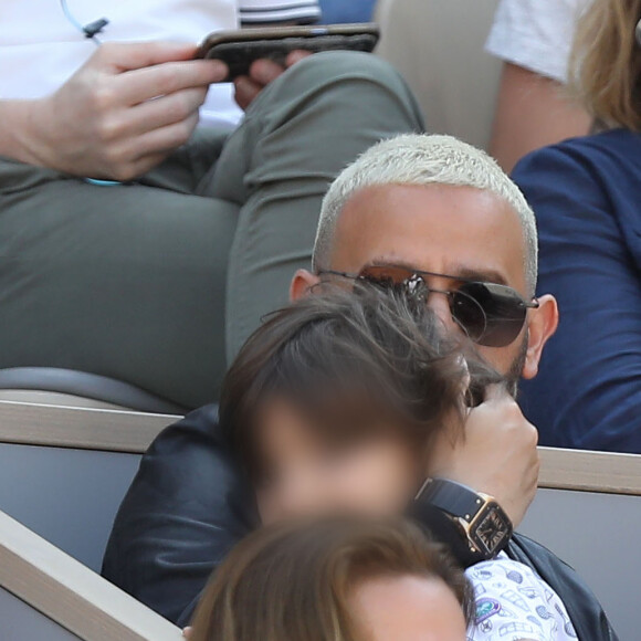 Cyril Hanouna et son fils Lino dans les tribunes lors des internationaux de tennis de Roland Garros à Paris, France, le 31 mai 2019. © Jacovides-Moreau/Bestimage