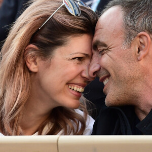 Nikos Aliagas et sa femme Tina dans les tribunes lors des internationaux de tennis de Roland Garros à Paris, France, le 31 mai 2019. © Jean-Baptiste Autissier/Panoramic/Bestimage