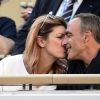 Nikos Aliagas et sa femme Tina dans les tribunes lors des internationaux de tennis de Roland Garros à Paris, France, le 31 mai 2019. © Jean-Baptiste Autissier/Panoramic/Bestimage