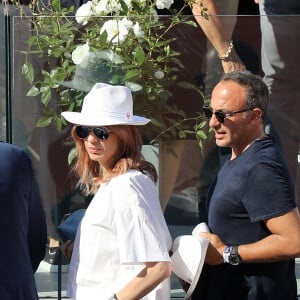 Nikos Aliagas et sa femme Tina dans les tribunes lors des internationaux de tennis de Roland Garros à Paris, France, le 31 mai 2019. © Jacovides-Moreau/Bestimage