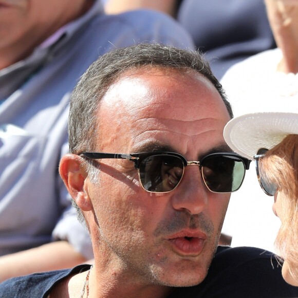 Nikos Aliagas et sa femme Tina dans les tribunes lors des internationaux de tennis de Roland Garros à Paris, France, le 31 mai 2019. © Jacovides-Moreau/Bestimage