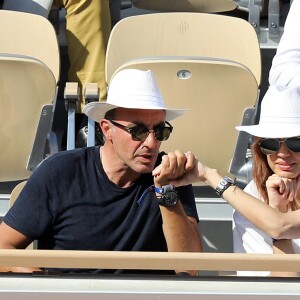 Nikos Aliagas et sa femme Tina dans les tribunes lors des internationaux de tennis de Roland Garros à Paris, France, le 31 mai 2019. © Jacovides-Moreau/Bestimage