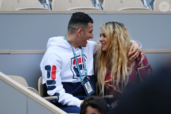 Exclusif - Marion Bartoli et son nouveau compagnon le joueur de football belge Yahya Boumediene s'embrassent dans les tribunes des Internationaux de France de Tennis de Roland Garros à Paris. 22 Mai 2019.