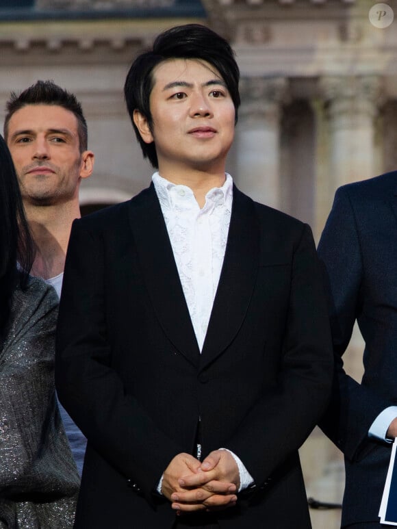 Exclusif - Lang Lang - Soirée spéciale " Notre Dame de Paris, Le Grand Concert " qui s'est déroulée dans la Cour des Invalides à Paris 7eme et diffusée sur France 2 samedi 20 Avril 2019. Au programme de ce concert de solidarité, animé par S. Bern et M.S. Lacarrau : une pléiade d'artistes qui interpréteront des chansons inspirées de la Ville Lumière et de la comédie musicale " Notre-Dame de Paris ".De grands noms de la chanson se mélangeront à des figures du classique.Des reportages consacrés à l'histoire de la cathédrale ponctueront leurs prestations, de même que les interventions des habitués de Notre-Dame. Les téléspectateurs qui le souhaitent pourront faire un don par Internet. © Pierre Perusseau / Bestimage