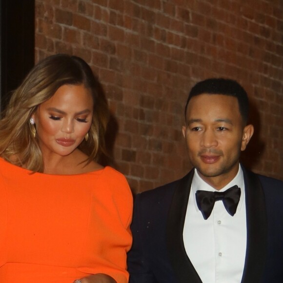 Chrissy Teigen et son mari John Legend se rendent au gala de charité du 50ème anniversaire de Sesame Workshop à Cipriani Wall Street à New York, le 29 mai 2019.
