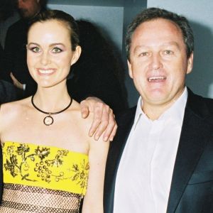 Johnny et Laeticia Hallyday et André Boudou lors de l'inauguration de L'Amnésia, le 1er octobre 2003.