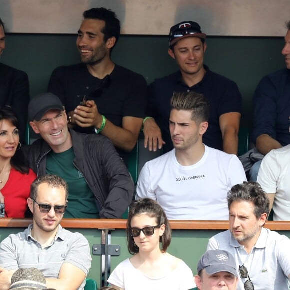 Zinédine Zidane, sa femme Véronique et leurs fils Luca et Enzo dans les tribunes des Internationaux de France de Tennis de Roland Garros à Paris, le 10 juin 2018. © Dominique Jacovides - Cyril Moreau/Bestimage