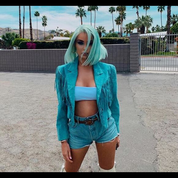 Nabilla, nouvelle influenceuse mode est devenue une référence pour de nombreuses fashionistas.