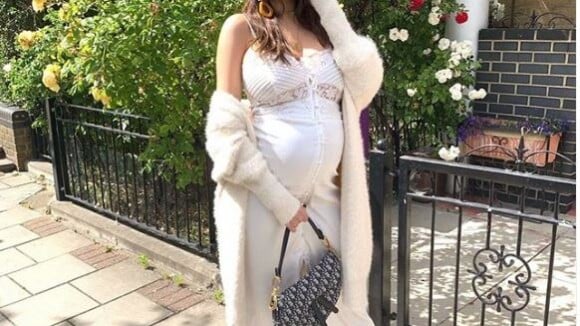 Nabilla enceinte: son ventre sublimé par une robe Zara qui fait craquer ses fans