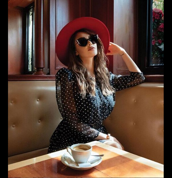 Nabilla, nouvelle influenceuse mode est devenue une référence pour de nombreuses fashionistas.