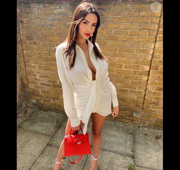 Nabilla, nouvelle influenceuse mode est devenue une référence pour de nombreuses fashionistas.